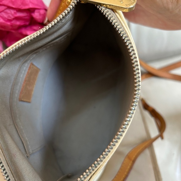 ** WOW** 💫Louis Vuitton Minna Street Vernis Crossbody - Picture 4 of 12